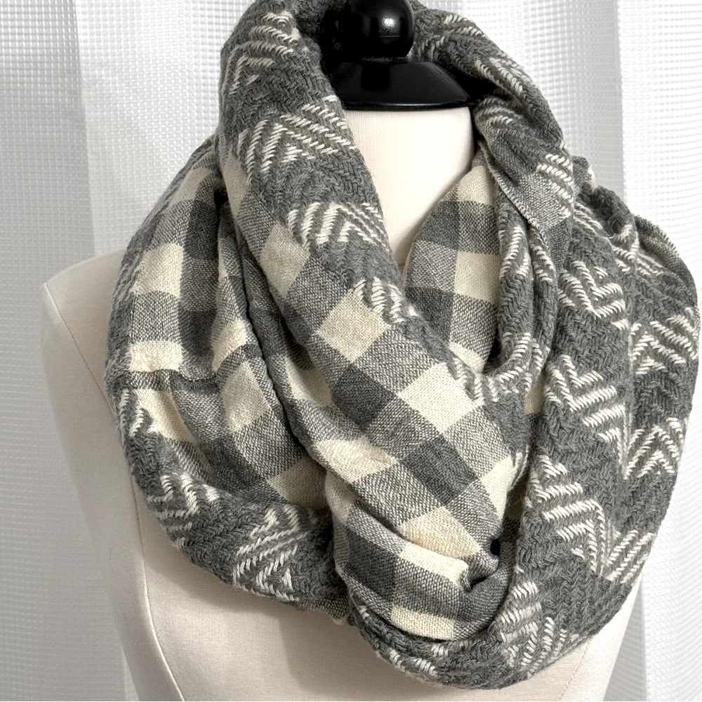 Womens Oversized Casual Wear Buffalo Check & Woven Infinity Scarf, Gray & Beige